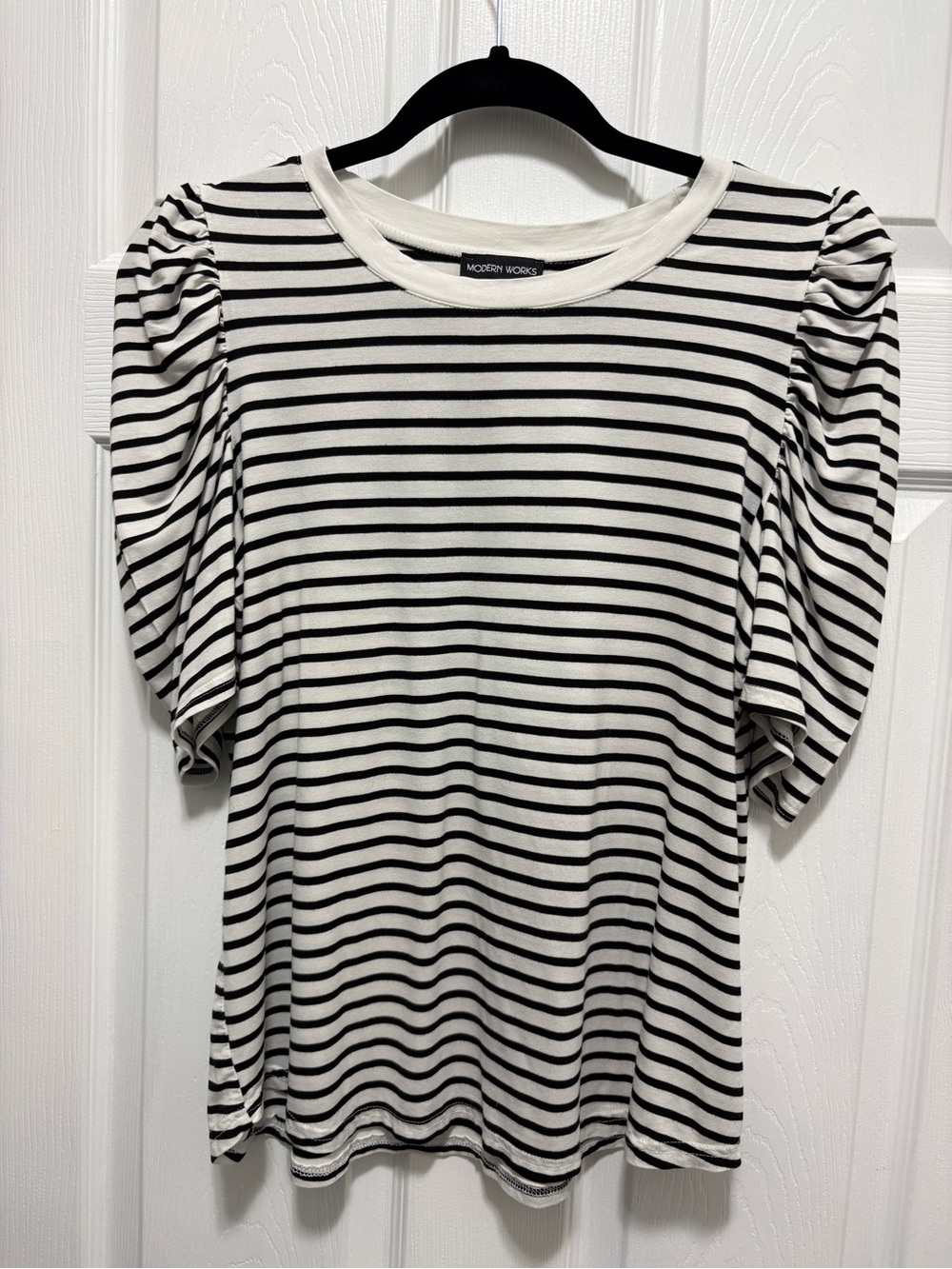 Modern Works Women’s M Black White Striped Ruched Sleeve Knit Top